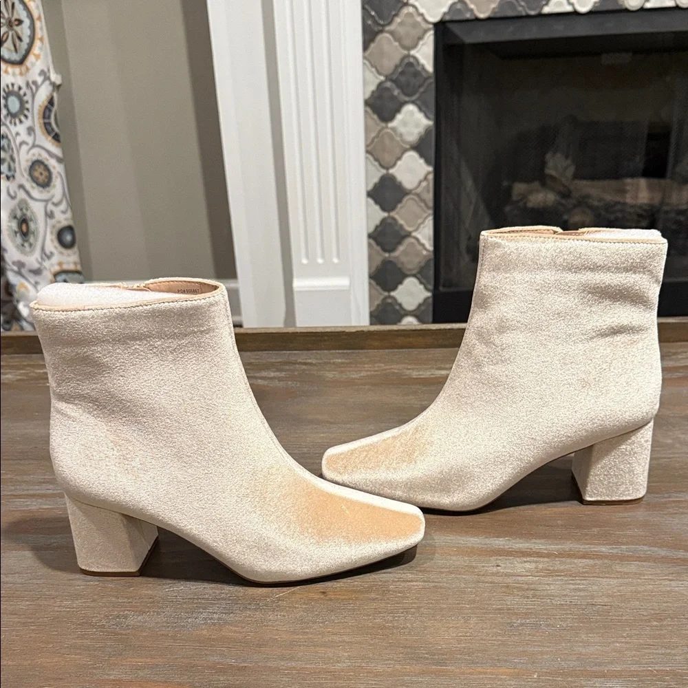 New Journee Womens Hazara Square ToeBlock Heel Ankle Booties‎ Tan Velvet 10